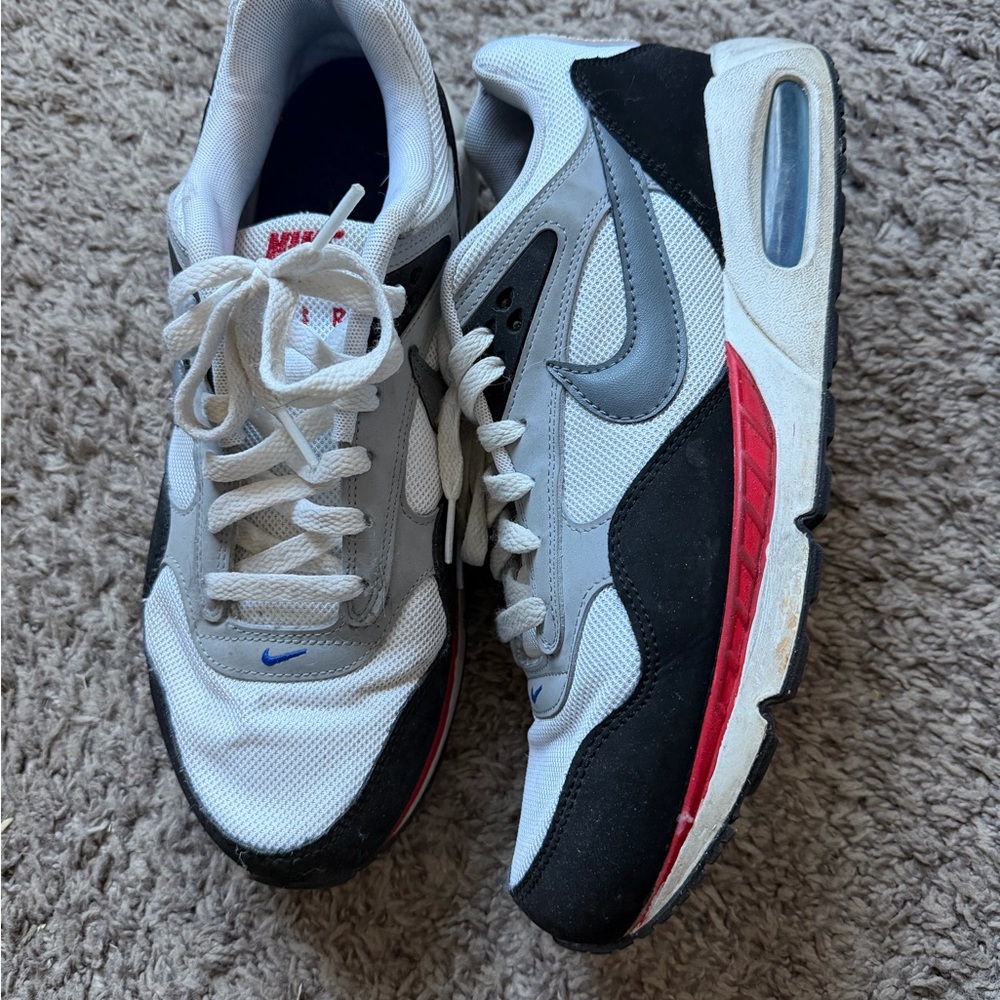 Nike Men's White, Black, and Gray Sneakers